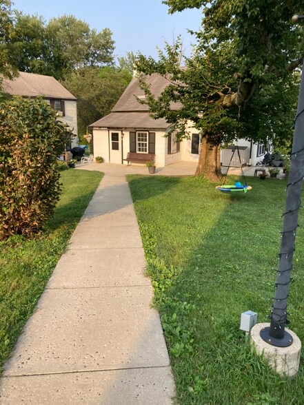 Primary Photo - 389 Weinsteiger Rd