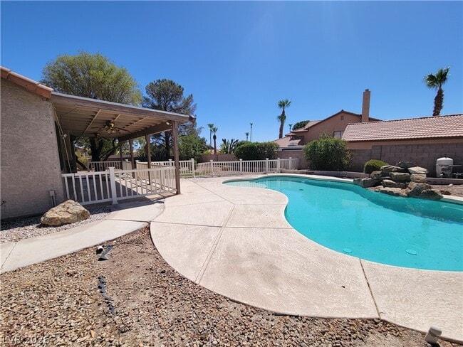 Building Photo - 3319 Palmdesert Way