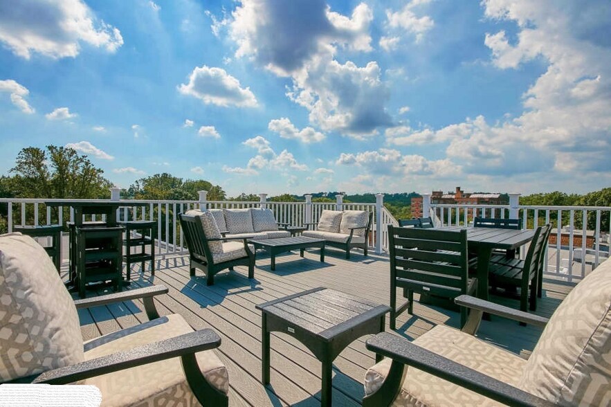 Building Photo - 3900 Tunlaw Rd NW