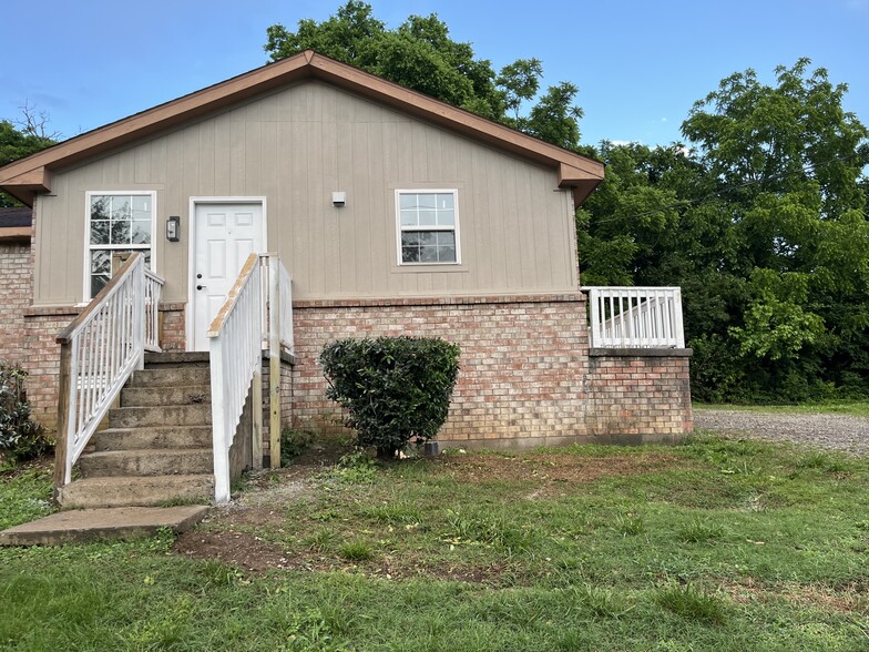 Unit A - 2741 Jones Ave