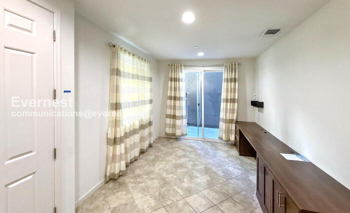 Building Photo - 60 Regency Pl