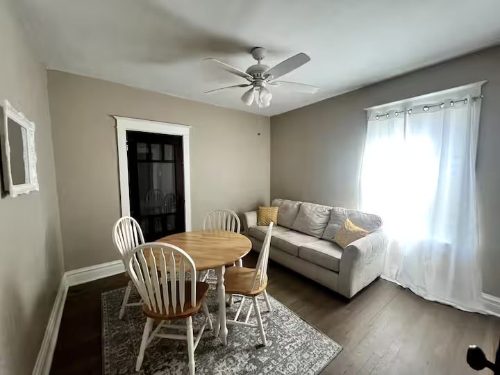 Building Photo - 4240 Lawn Ave