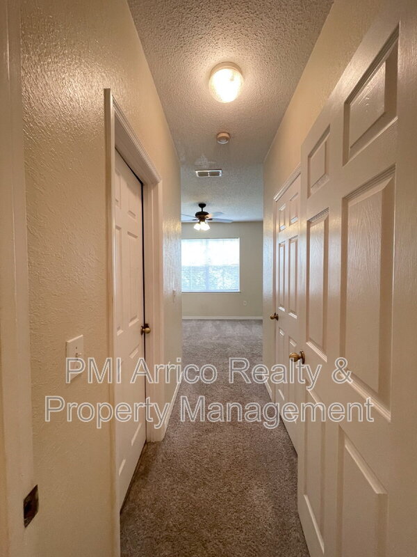 Building Photo - 18001 Richmond Pl Dr