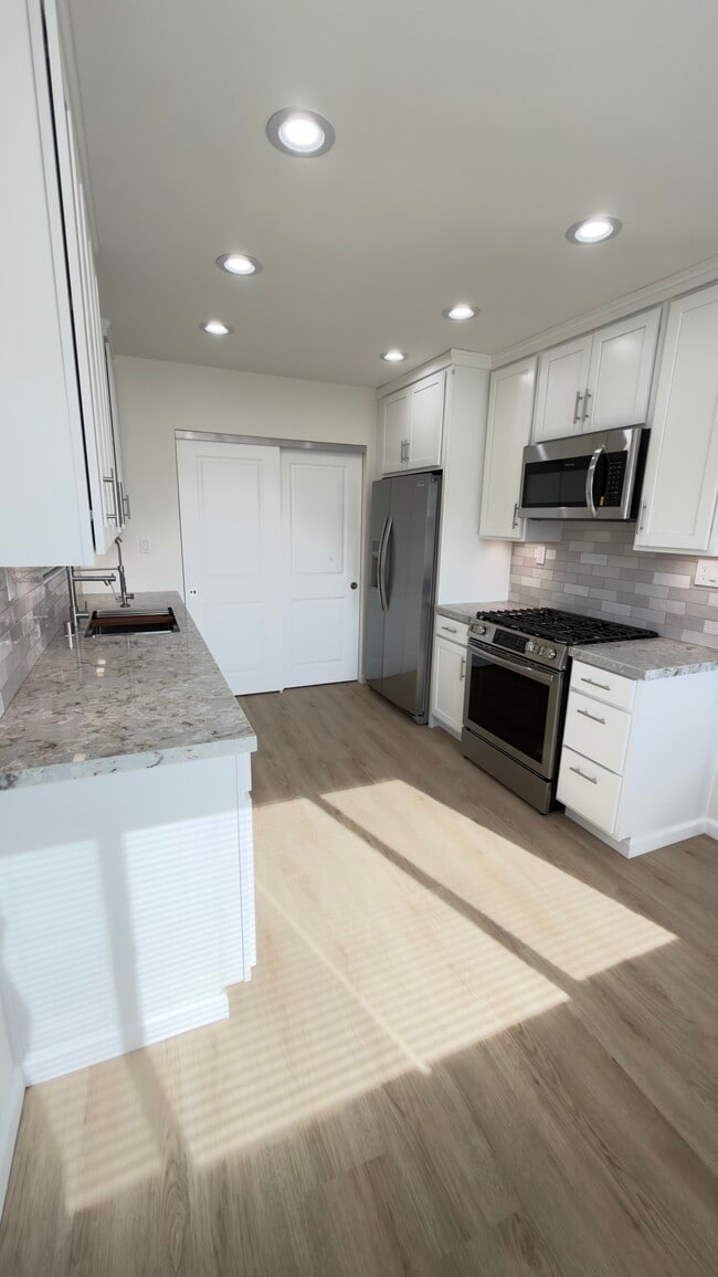 Building Photo - San Pedro