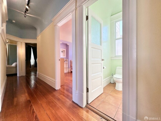 Building Photo - 360 Lily St