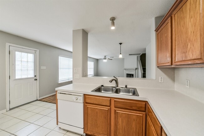 Building Photo - 3231 Stoneydale Ln