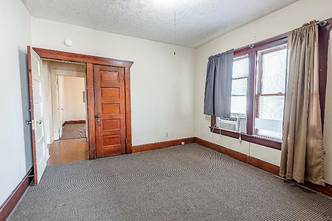 Building Photo - 711 E Normal St