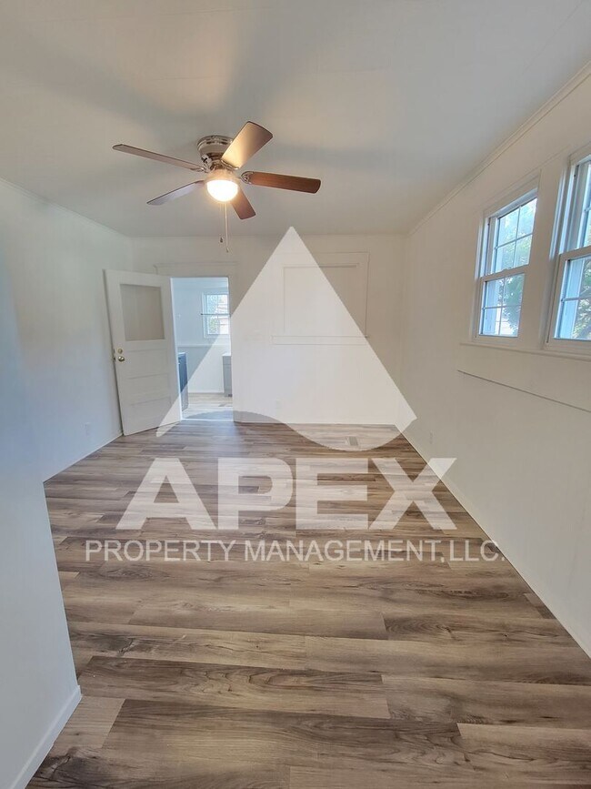 Building Photo - Charming 3Bd/2 Ba Renovated Craftsman Style Home in the Heart of Alcoa!