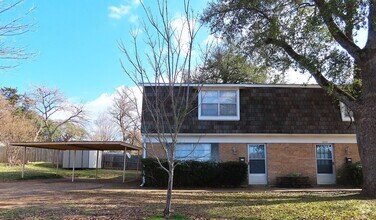 Building Photo - Lovely 2 Bedroom, 1-1/2 Bath, Duplex!