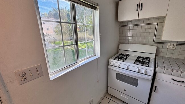 Building Photo - 459 N Alfred St