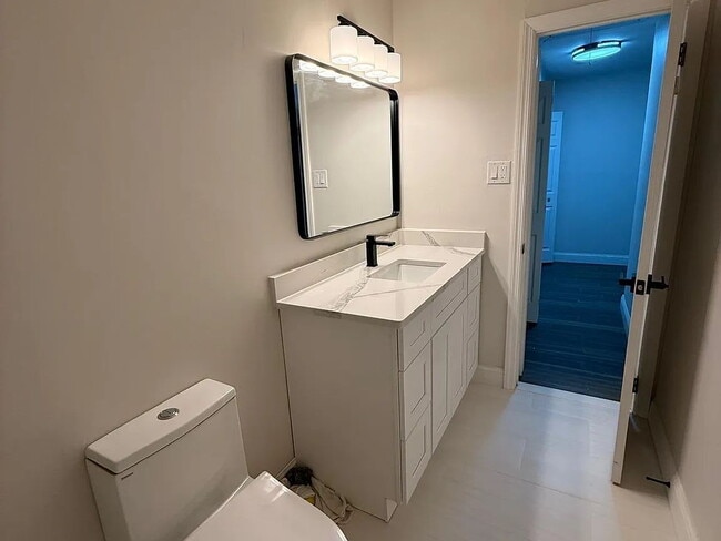 Building Photo - Welcome to this beautifully updated 3-bedroom, 2 full-bath 1400 sqft of modern living space.