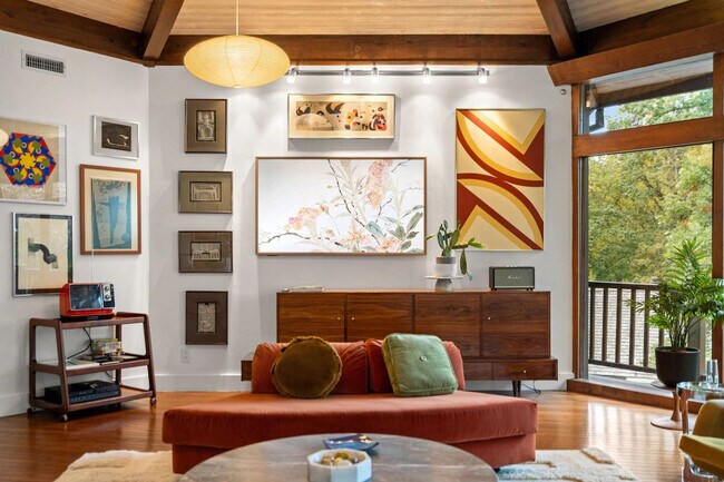 Building Photo - 2720 N Fillmore St