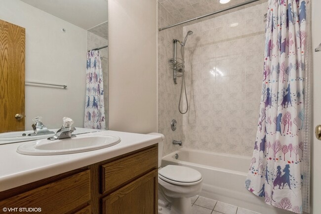 Building Photo - 557 Skokie Ave