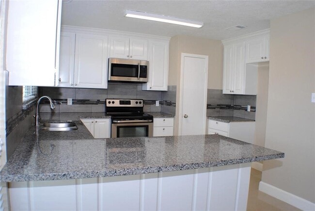 Building Photo - 227 Shiloh Dr