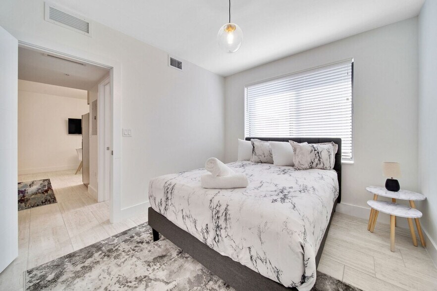 Building Photo - 1540 SW 22nd Ave