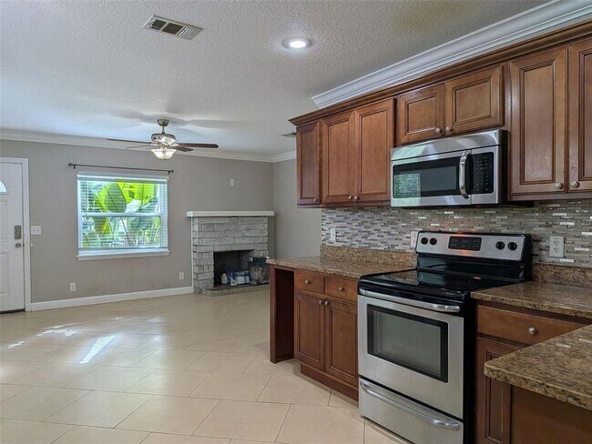Building Photo - 313 Granada Dr
