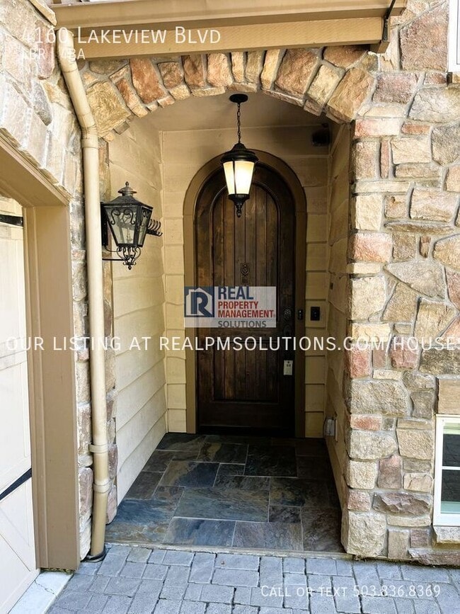 Building Photo - 4160 Lakeview Blvd