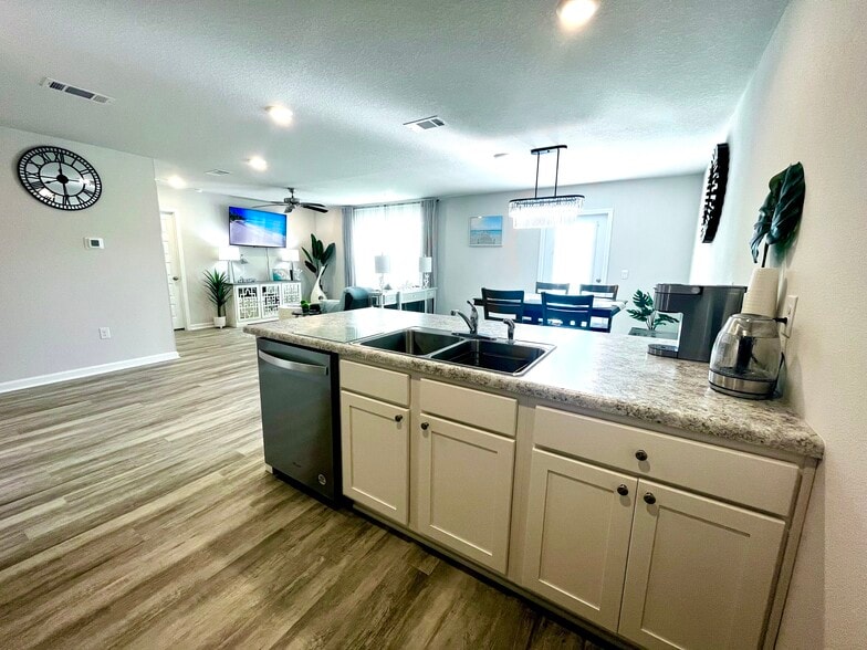 Building Photo - 4428 White Cedar Ct
