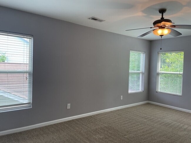 Building Photo - 8806 Shadowglen Dr