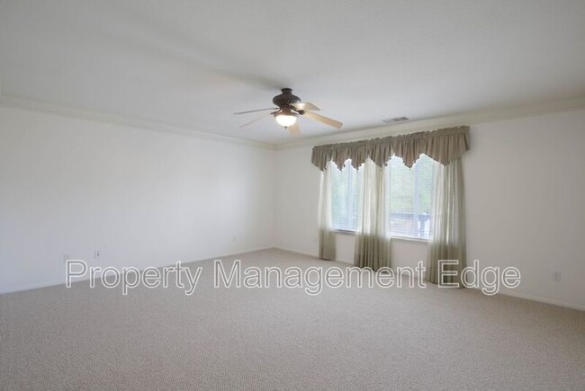 Building Photo - Birch Ct 38265