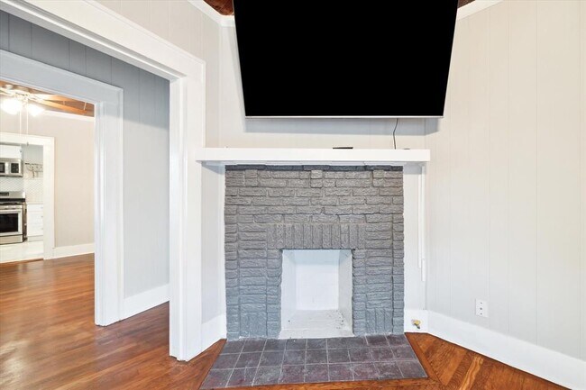 Building Photo - 4305 Polk St