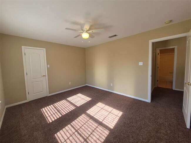 Building Photo - 8800 Hazelhurst Dr