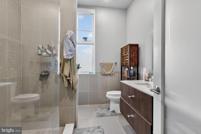 Building Photo - 525 N 41st St