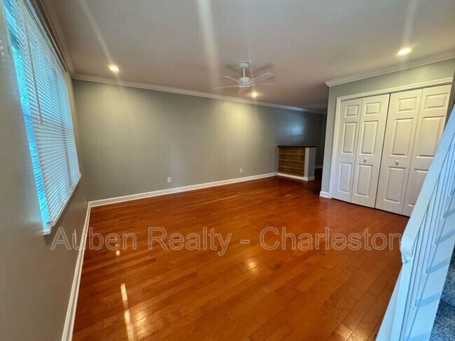 Building Photo - 730 Harbor Ln
