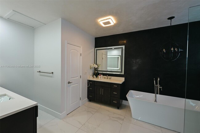 Building Photo - 8450 NW 169th Terrace