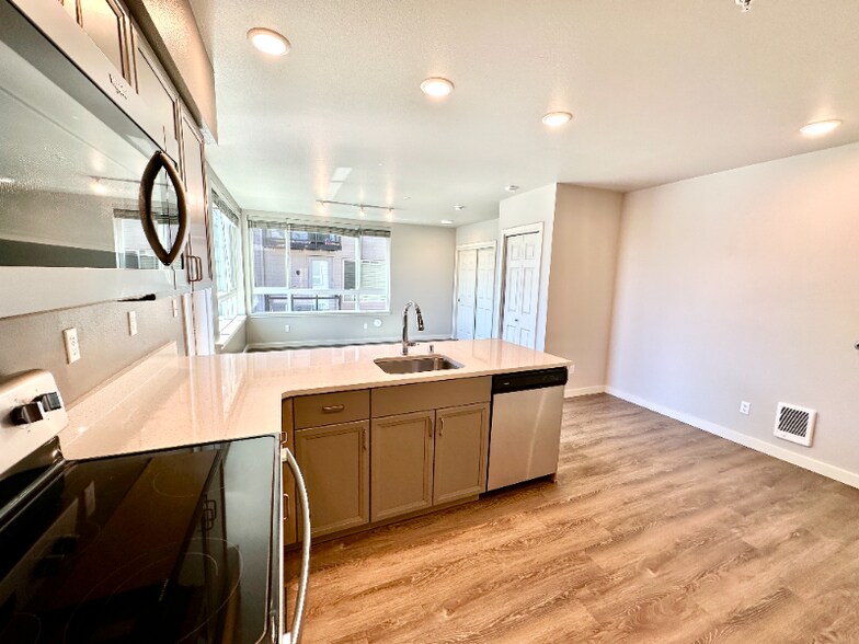 Building Photo - 2330 Yakima Ct