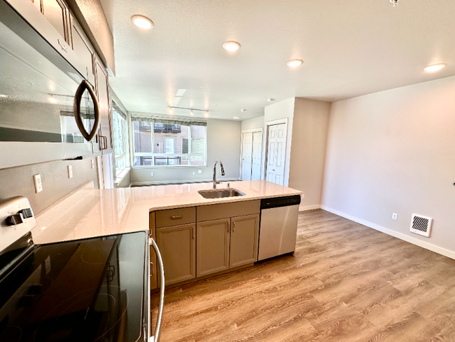 Building Photo - 2330 Yakima Ct