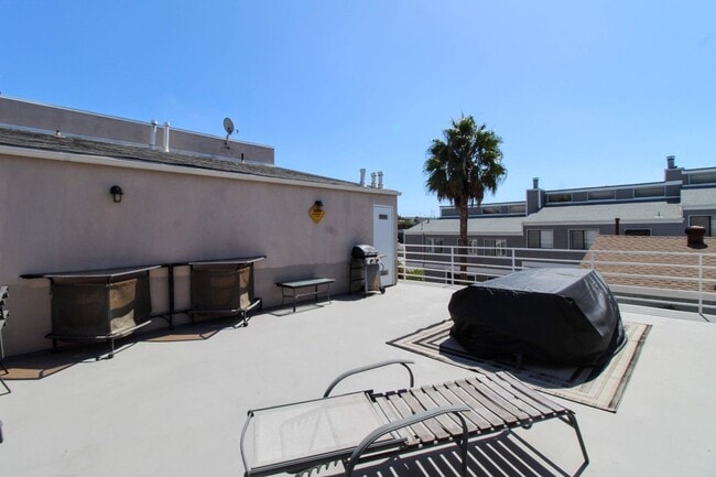 Building Photo - 1158 Cypress Ave