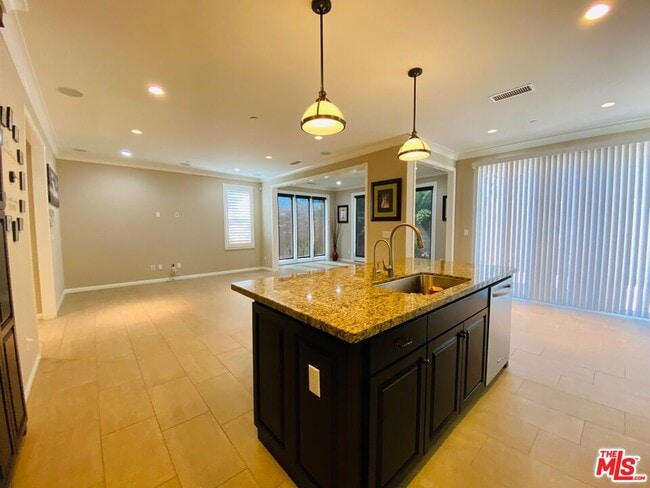 Building Photo - 51 Ivory Petal