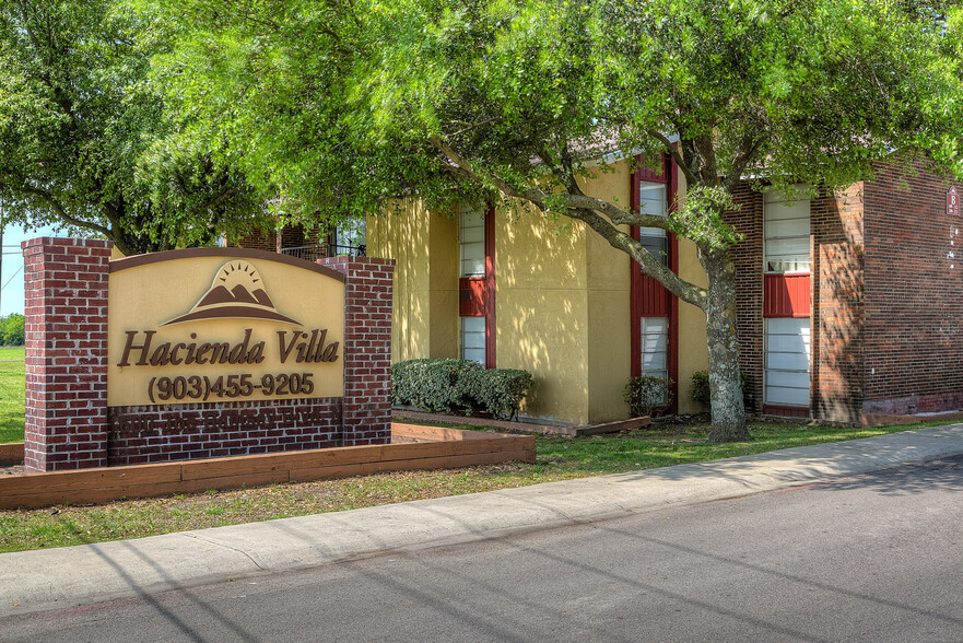 Building Photo - Hacienda Villa