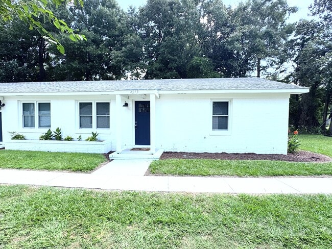 Building Photo - 4213 Peachtree Ave