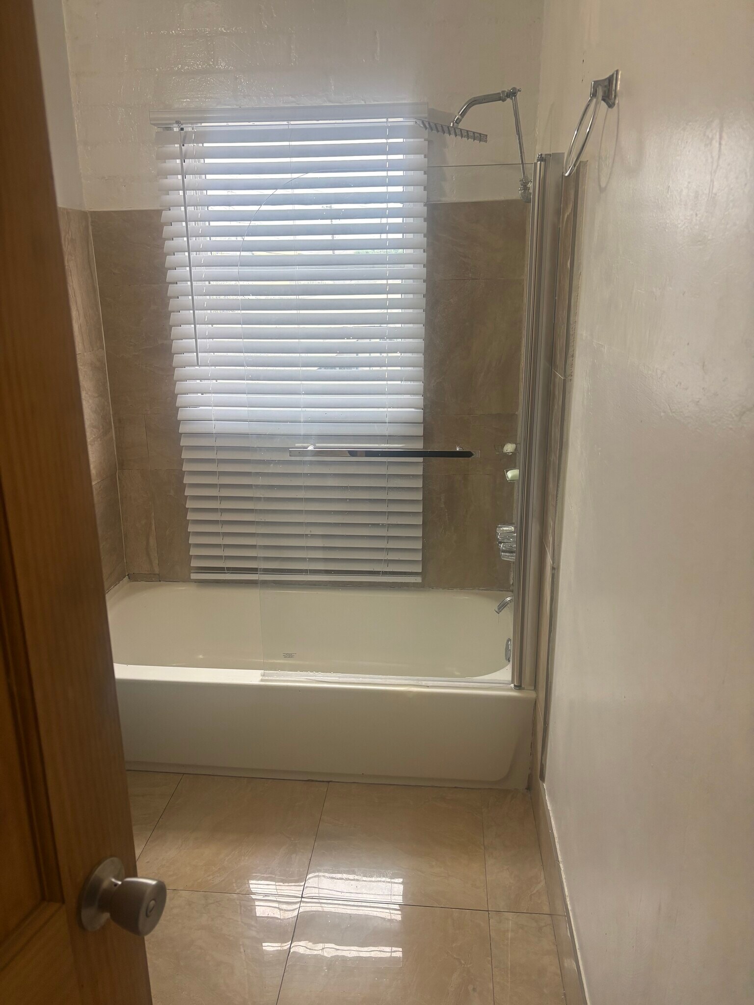 Bathroom - 2023 Cloverfield Blvd