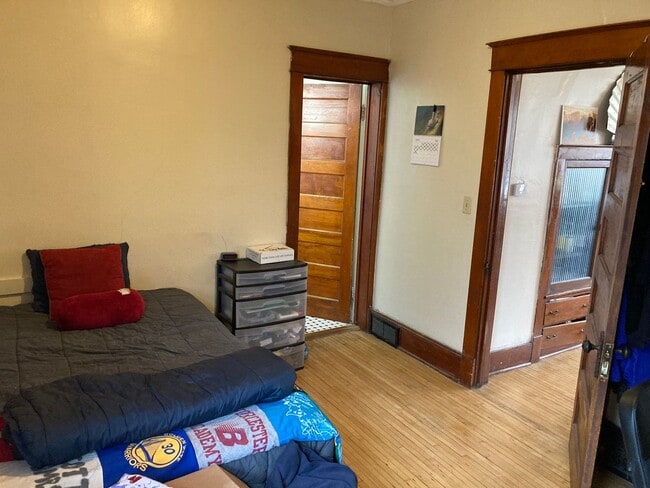 Building Photo - 601 E Burleigh St