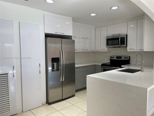 Building Photo - 631 SW 99th Pl