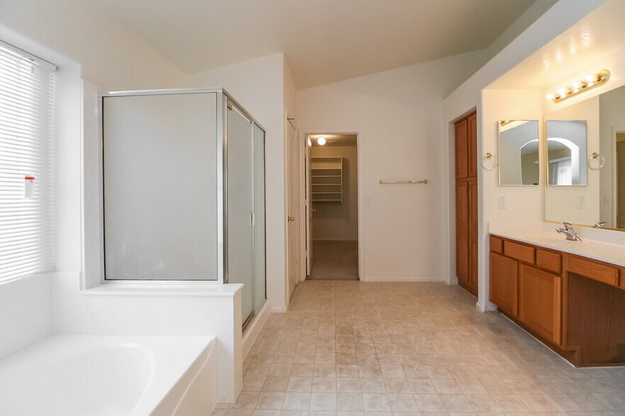 Building Photo - 3961 E Simpson Rd