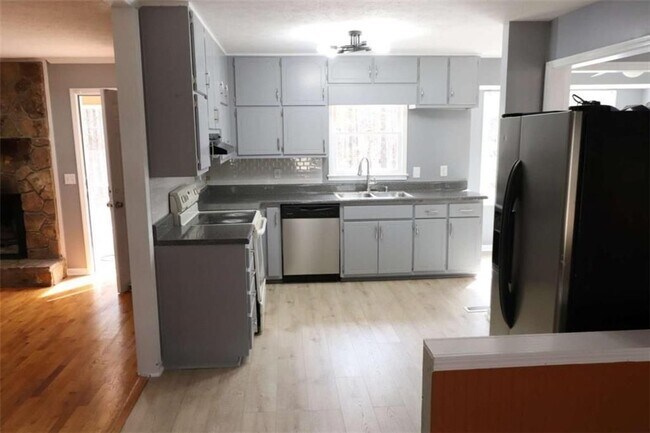 Building Photo - 150 Bunny Ln
