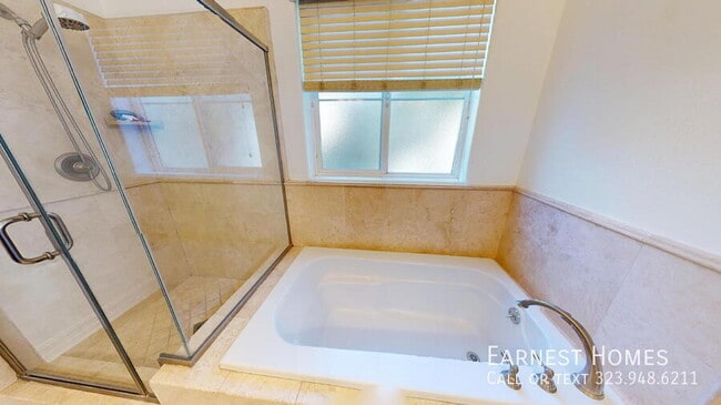 Building Photo - 14242 Burbank Blvd