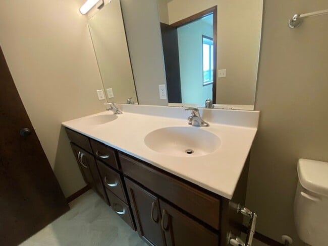 Building Photo - Beautiful home located in fast-growing Horace, ND.