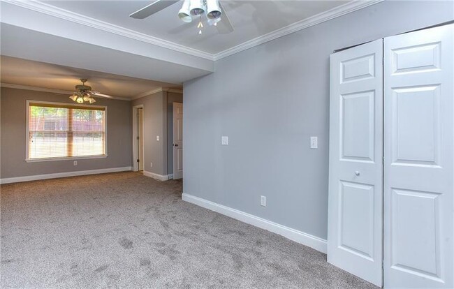 Building Photo - 831 Tanner Dr