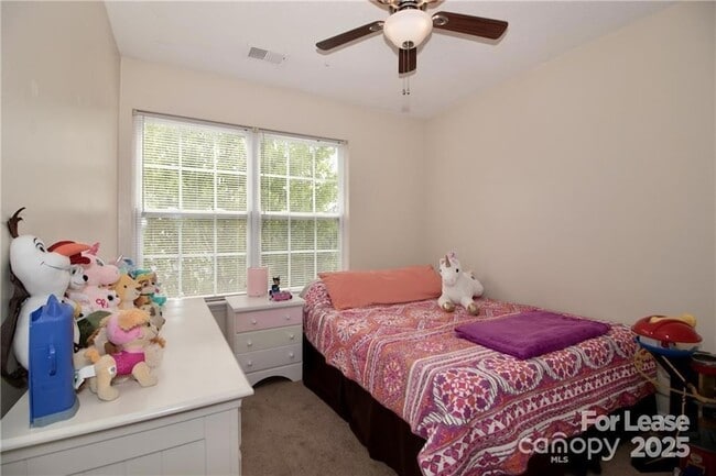 Building Photo - 137 Lynch Cir