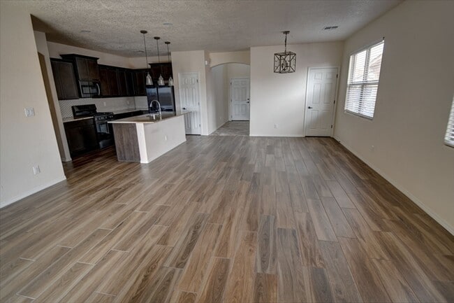 Building Photo - 4461 Golden Eagle Loop NE