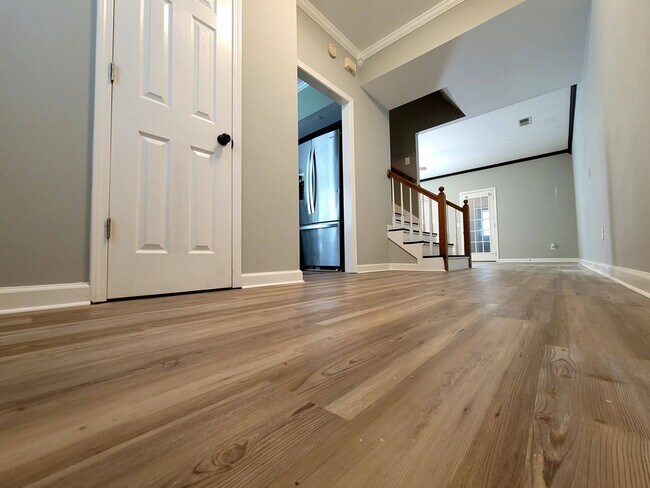 Building Photo - 730 3rd St NE