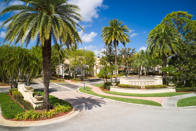 Building Photo - 9112 Myrtlewood Cir W