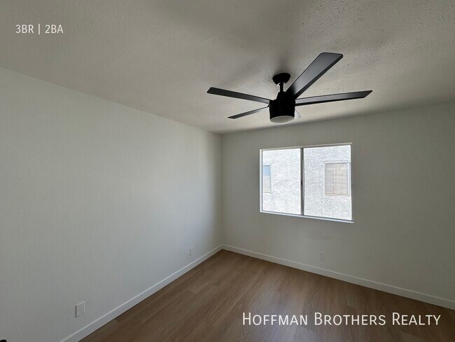 Building Photo - 619 N Kingsley Dr