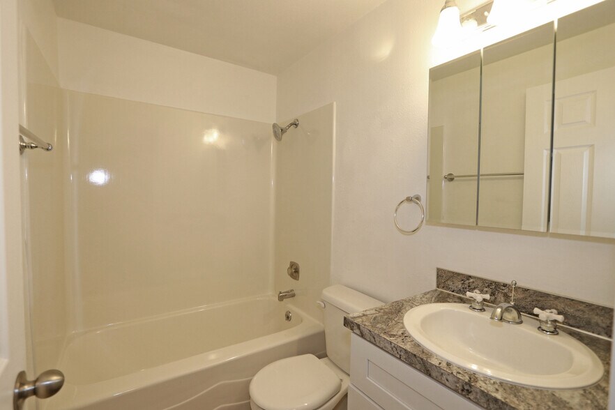 Building Photo - 1647 Salishan St SE