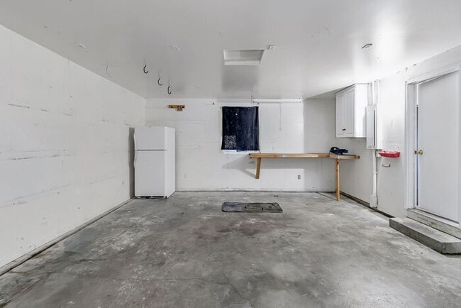 Building Photo - Charming 3-Bedroom Family Home in Orchard ...